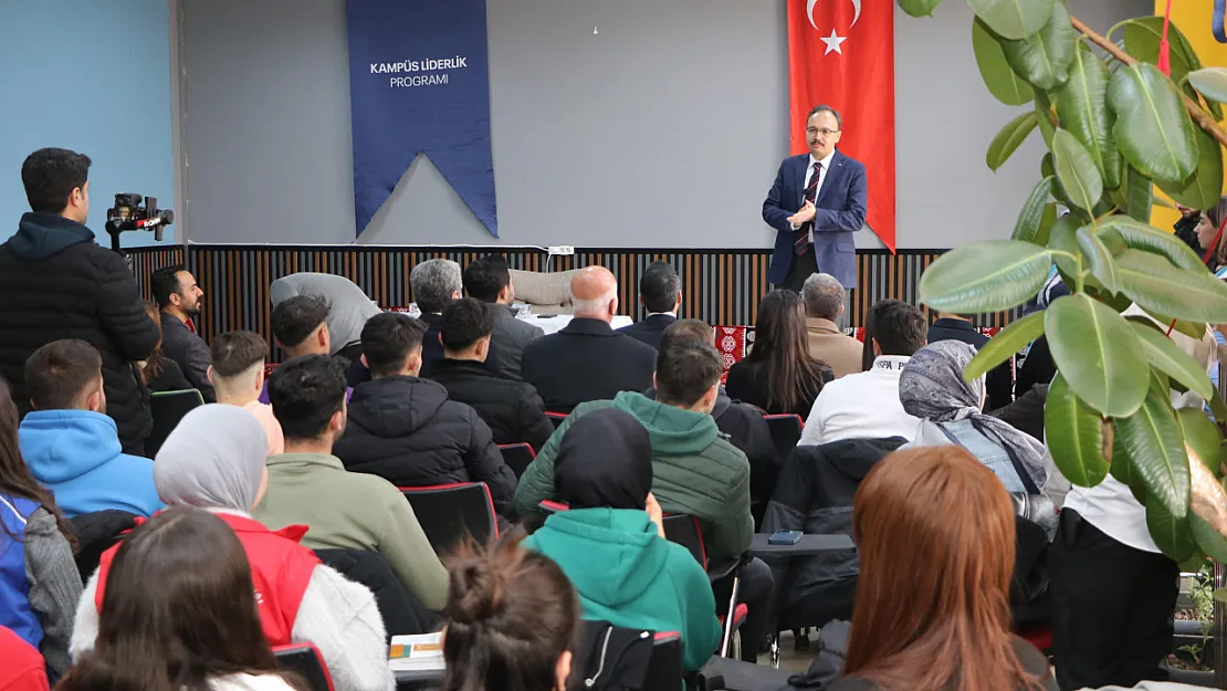 Siirt Valisi Kemal Kızılkaya, Siirt Üniversitesi'nde Gençlerle Buluştu