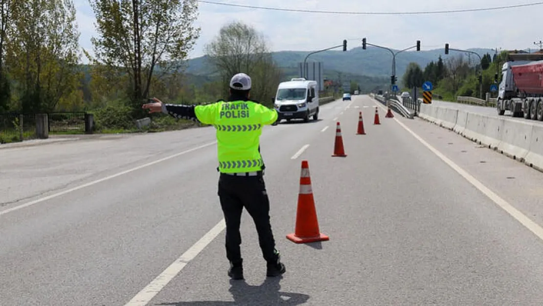 Siirt ve 80 ilde 'düzensiz göç' uygulaması, 15 organizatöre gözaltı