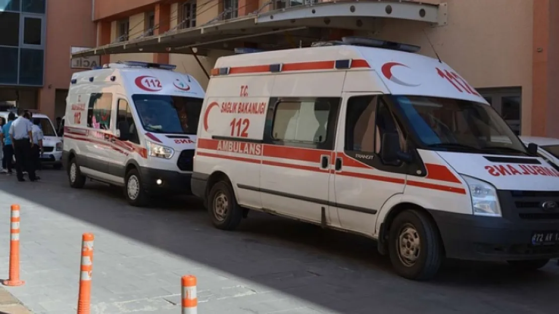 Siirtli ambulans şoförünün hayata döndürmek için çabaladığı genç kız hayatını kaybetti