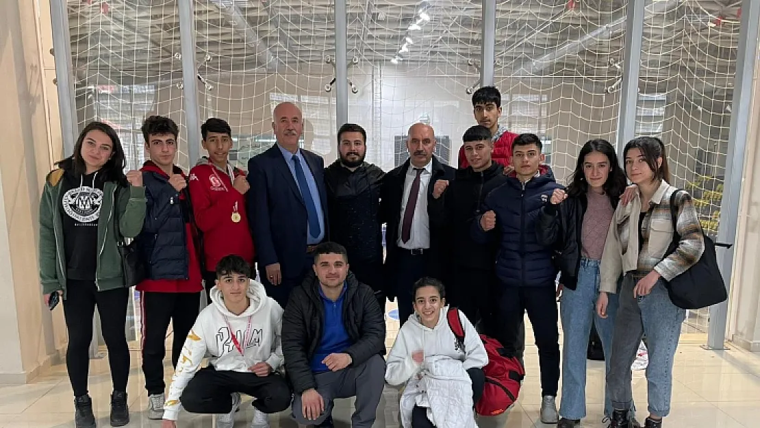 Siirtli Boksörler Mersin ve Elazığ'da İlimizi Temsil Edecek