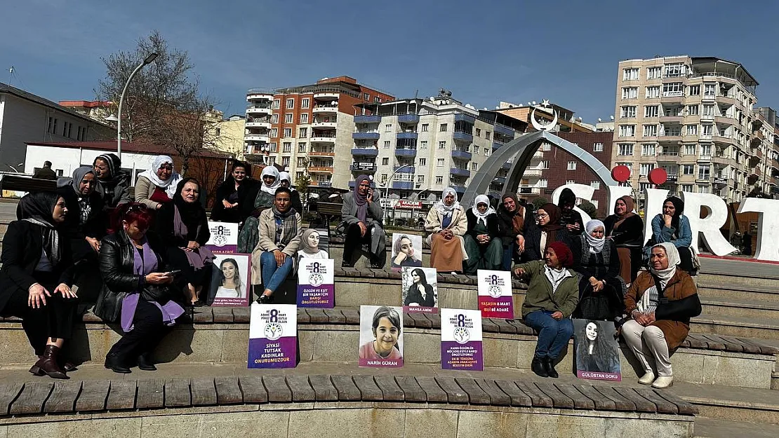 Siirtli Kadınlar, Erkek Şiddetiyle Katledilen Kadınlar İçin Oturma Eylemi Yaptı!