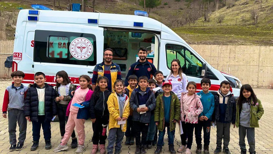 Siirtli Minik Öğrencilere 112 ve Ambulans Tanıtımları Devam Ediyor