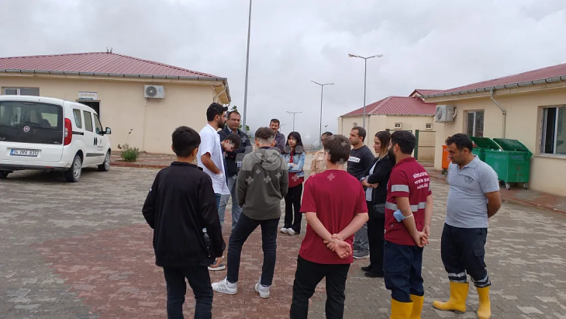 Siirtli Öğrenciler, 4 Ekim Hayvanları Koruma Günü'nde Hayvan Barınağını Ziyaret Etti