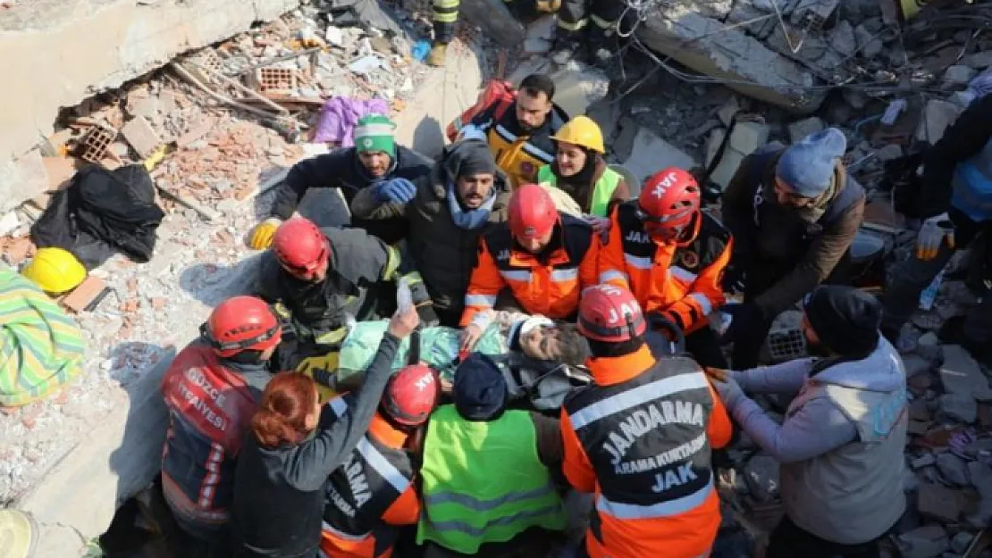 Siirtli Prof. Dr. Enkaz Altında Kalanlar 10 Gün Yaşayabilir, Enkaz Altından Çıkarılanlar İçin Yetkililere Hayati Uyarı