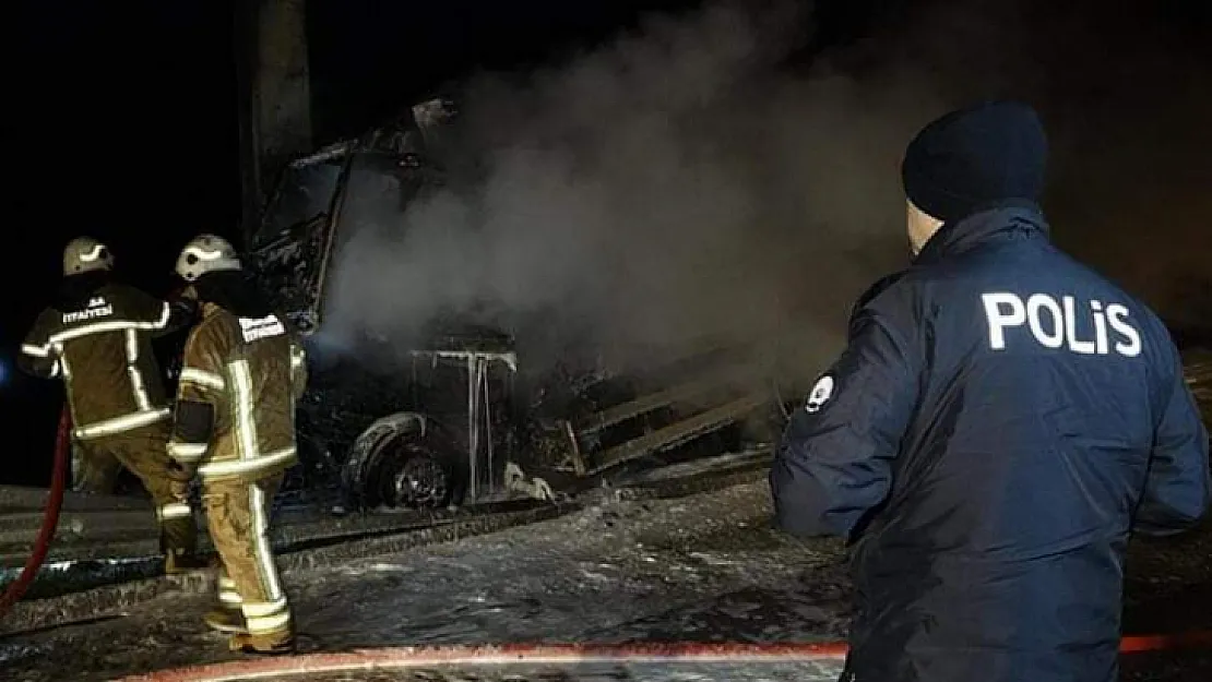 Siirtli Sürücünün Kullandığı Araç Yandı: 2 Ölü, 2 Ağır Yaralı