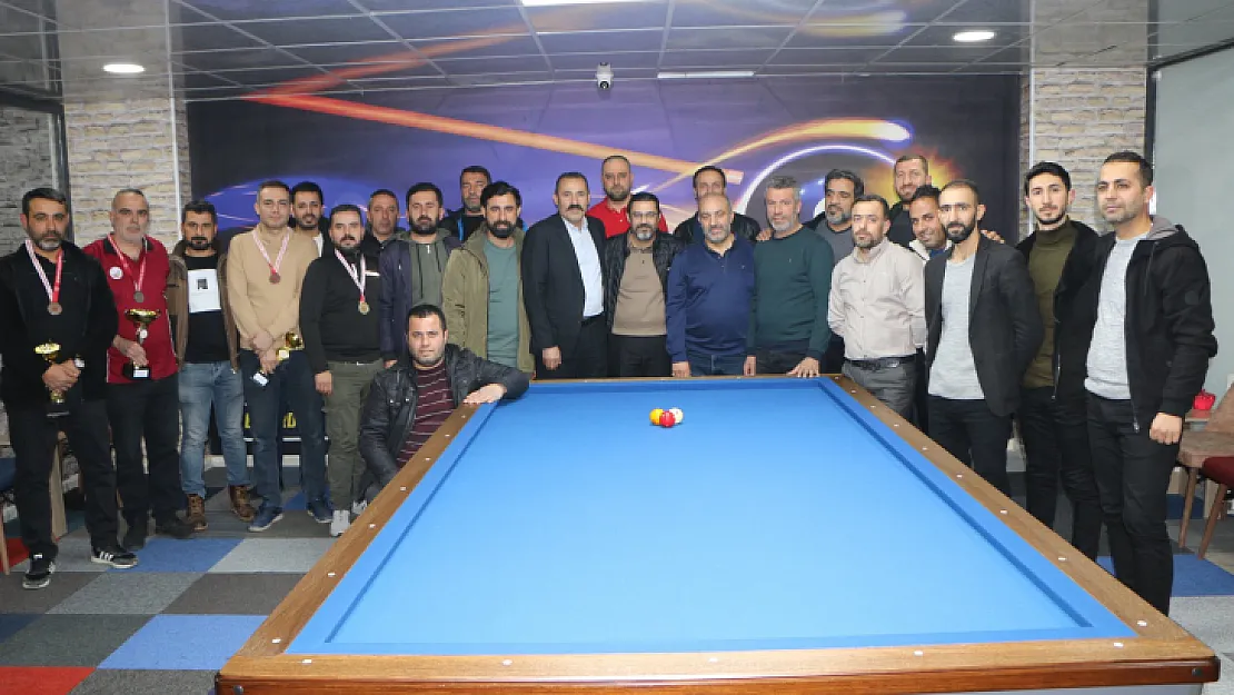 Siirtli vatandaşlar bilardo turnuvasında kozlarını paylaştı