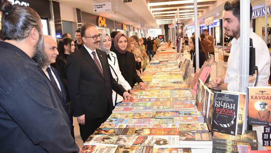 Siirtli vatandaşlardan Vali Kızılkaya'ya kitap fuarı için teşekkür