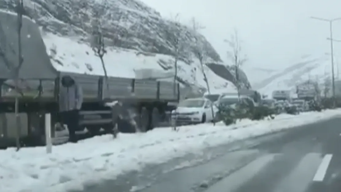 Siirtliler Dikkat! Trafik Durdu Çıkış Yapılamıyor!