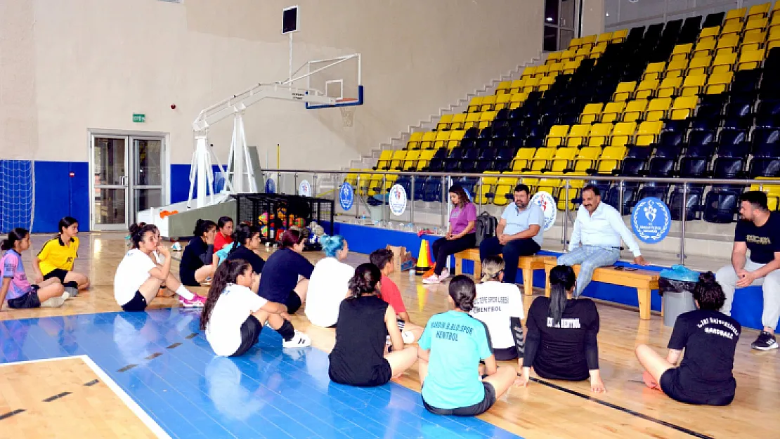 Siirtspor Başkanı Canpolat Genç kız hentbol takımını bünyemize aldık