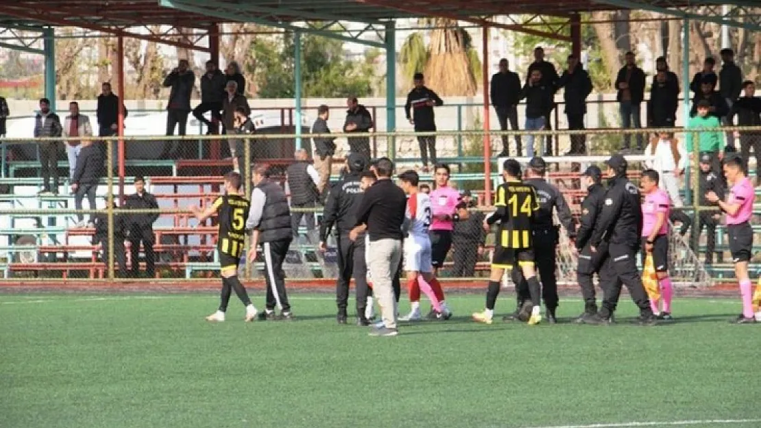 Şırnak'ta teknik direktör, futbolcusuna küfreden kaleciyi kovaladı