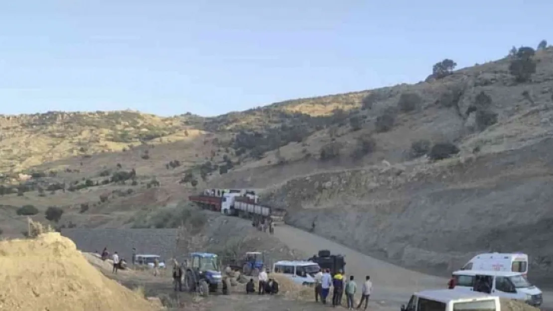 Şırnak'ta yardım beklerken gölgesinde oturduğu tır hareket etti, feci şekilde can verdi