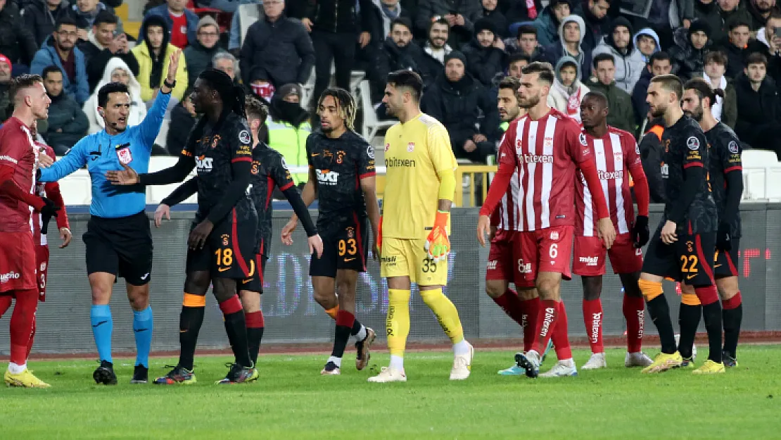 Sivasspor-Galatasaray maçlarının VAR kayıtları açıklandı: Hakem hatası yapıldı