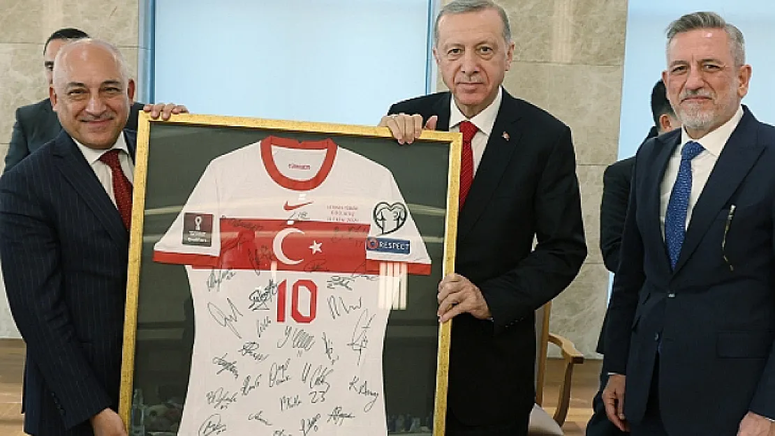 Şok iddia! TFF Başkanı Mehmet Büyükekşi Erdoğan'dan gelen mesajları görünce fenalık geçirdi! Süper Kupa maçı neden Arabistan'da oynanacaktı?