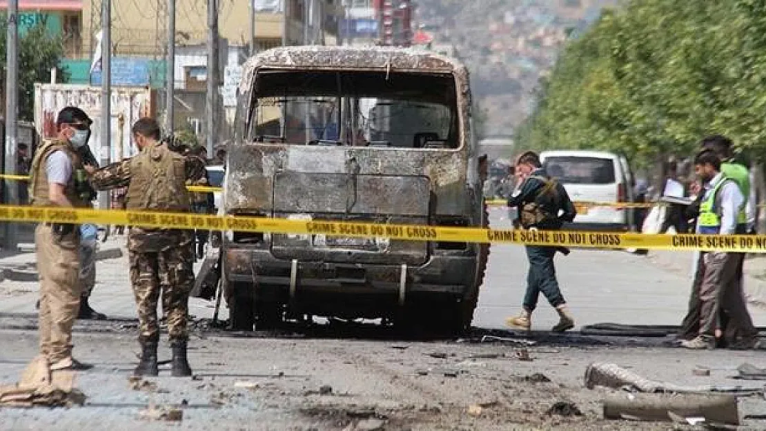 Afganistan'da Cuma Namazı Sırasında Bir Camiye Saldırı: 12 Ölü