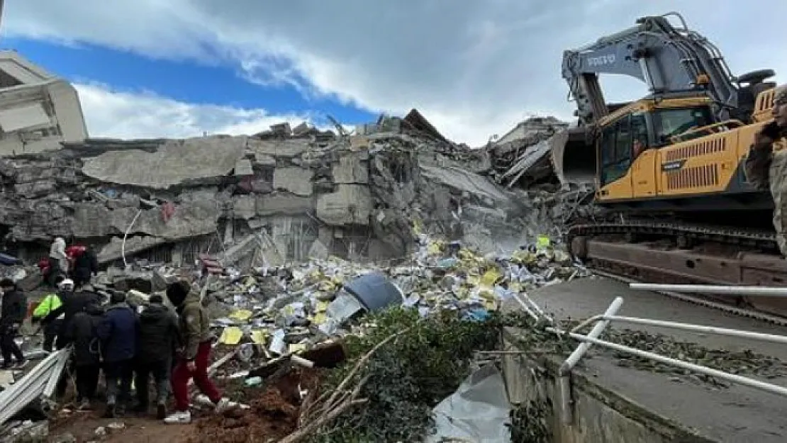 Son Dakika: Deprem bölgesinde ilk kazma yarın vuruluyor! 2 ayda toplam 244 bin konutun temeli atılacak