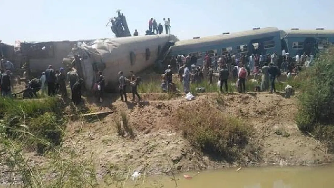 Mısır'da iki tren çarpıştı kazada 32 kişi hayatını kaybetti, 66 kişi yaralandı