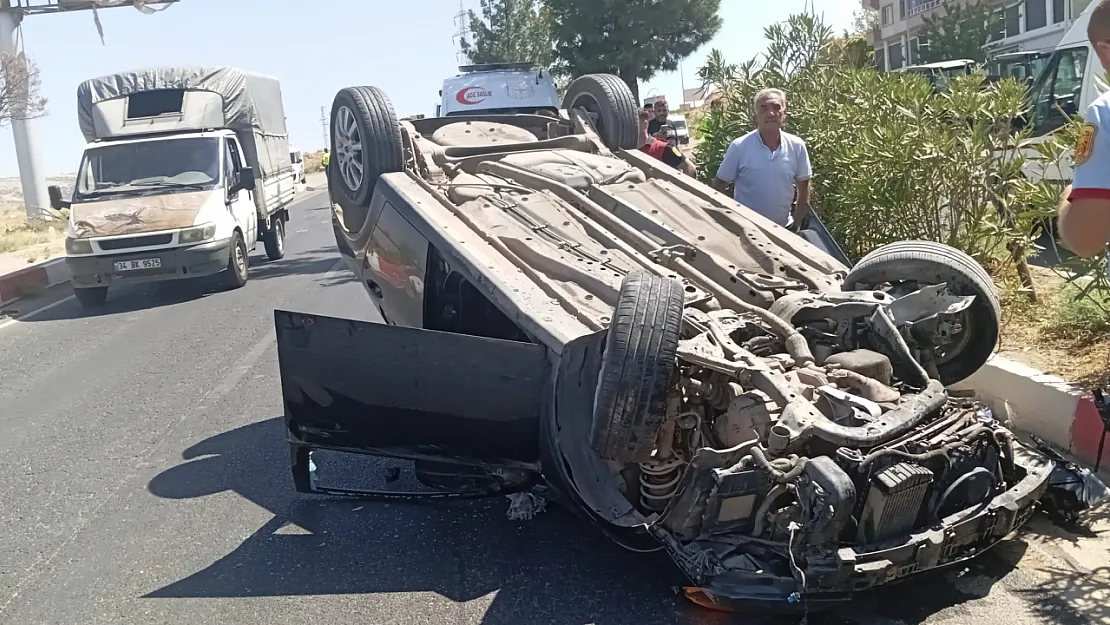 Son Dakika! Siirt'te Otomobil Bariyere Çarpıp Takla Attı: Sürücü Yaralandı