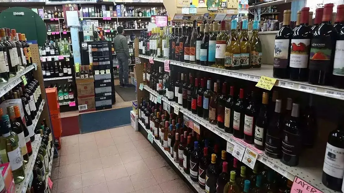 Suudi Arabistan'da Kontrollü Alkol Satışı Başlıyor