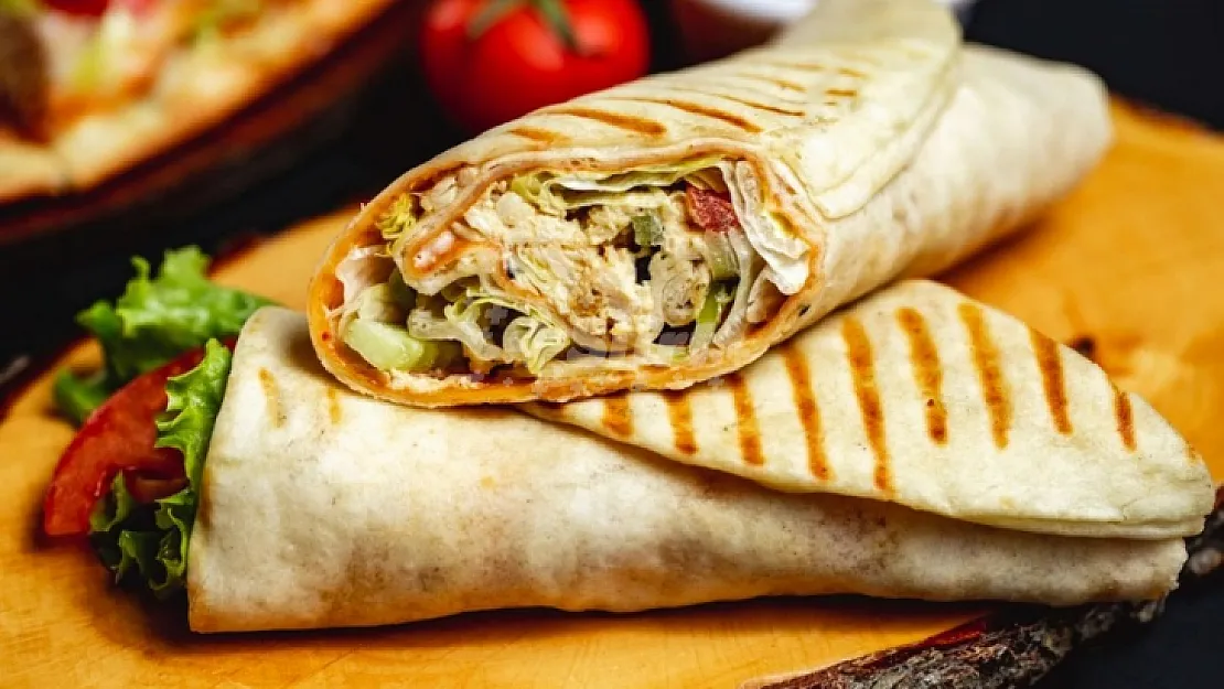 Tavuk döner tüketirken rengine dikkat! Tavuk dönerin bozuk olduğunu gösteren o işaret