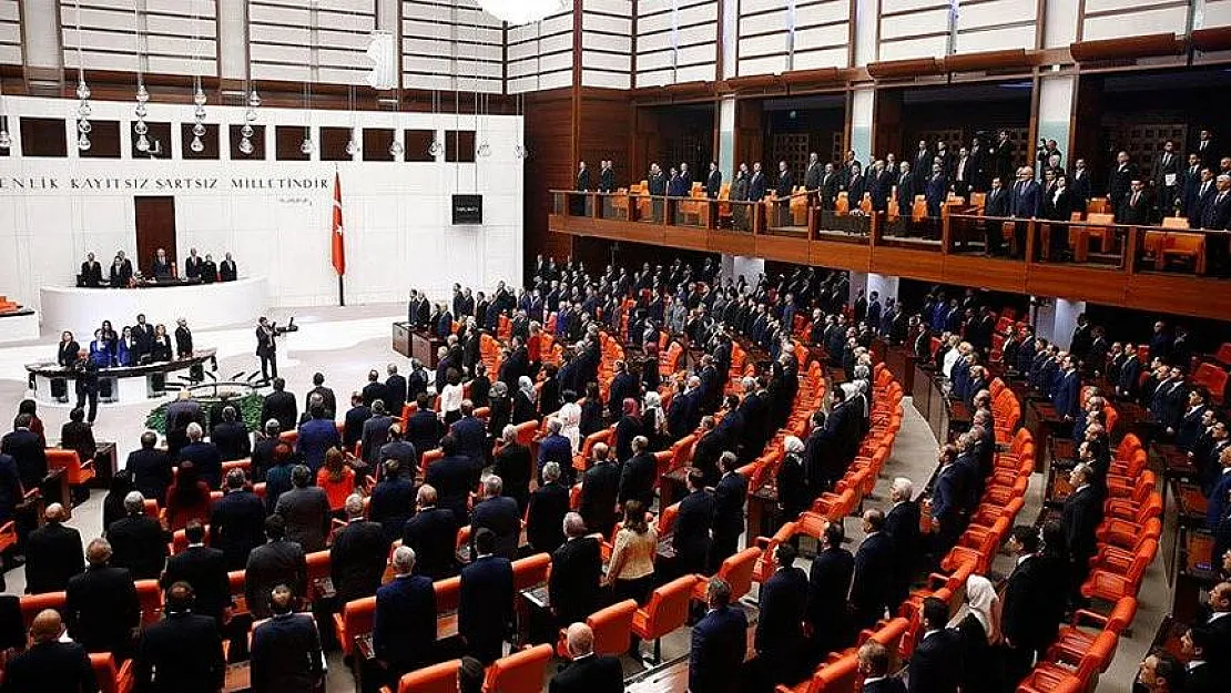 TBMM'de CHP'lilerle MHP'liler Arasında Kavga!