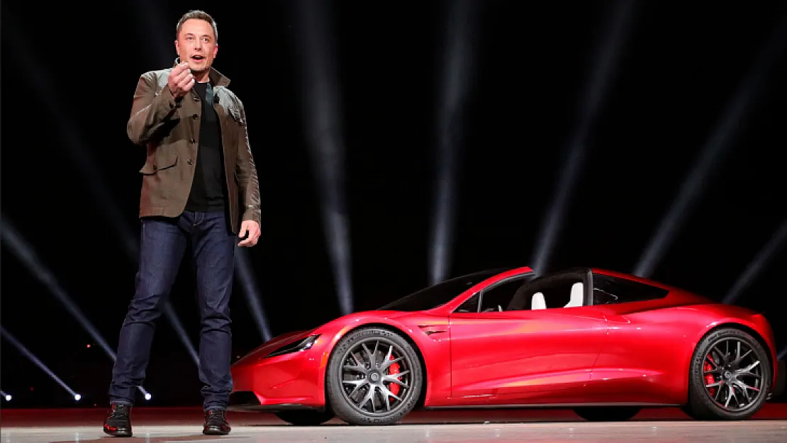 Tesla Roadster için tarih verildi! Buna araba demeyeceksiniz…