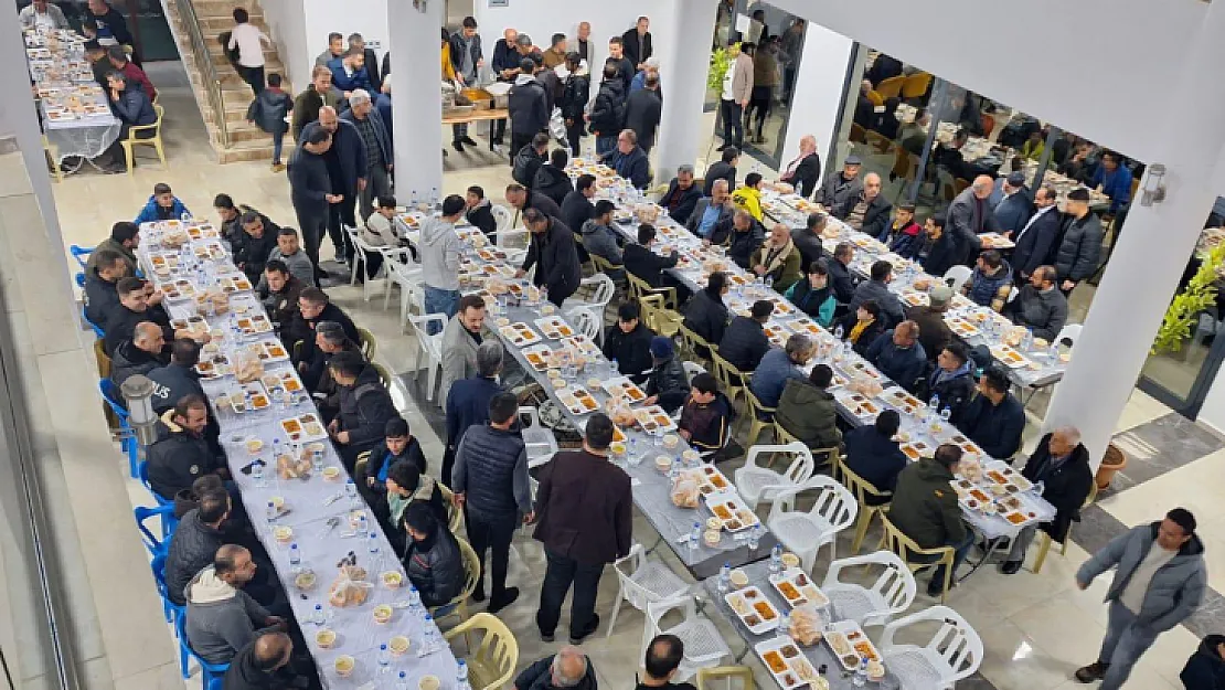 Tillo Belediye Başkanı İdham Aydın, İftar Yemeği Verdi