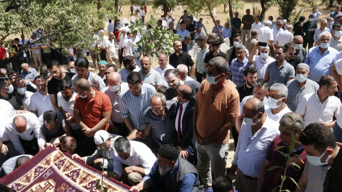 Trafik kazasında hayatını kaybeden Mehmet Nimet Kaya'nın cenazesi Siirt'te defnedildi