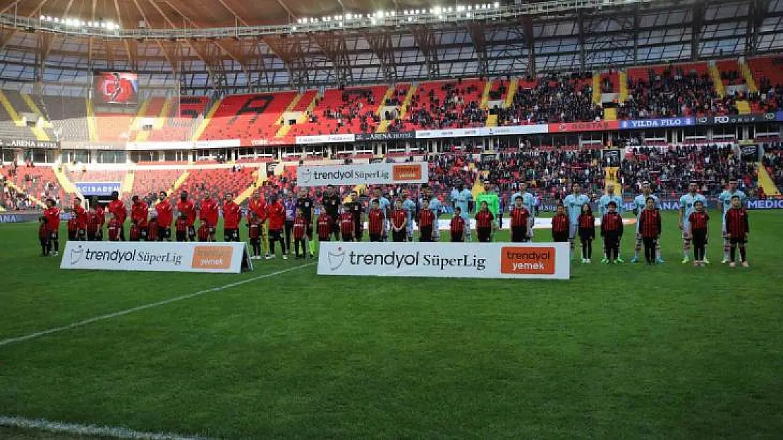 Trendyol Süper Lig: Gaziantep FK: 0 - Başakşehir: 0 (Maç devam ediyor)