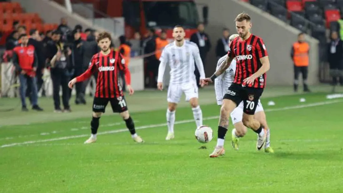 Trendyol Süper Lig: Gaziantep FK: 1 - Beşiktaş: 0 (İlk yarı)