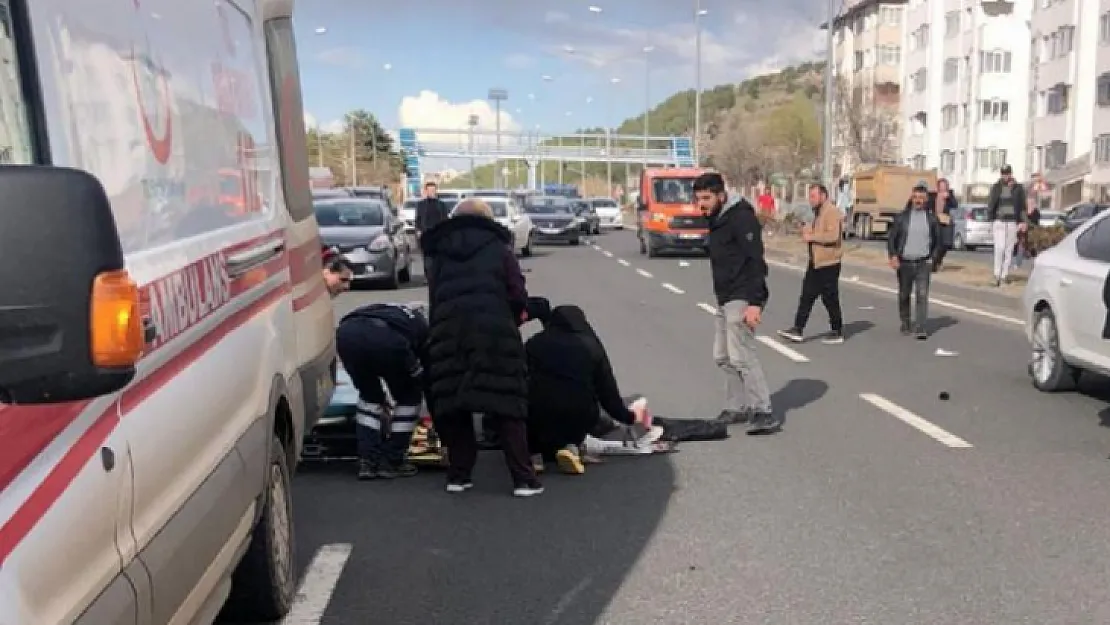 Üniversite öğrencilerine otomobil çarptı: 2 öğrenci hayatını kaybetti