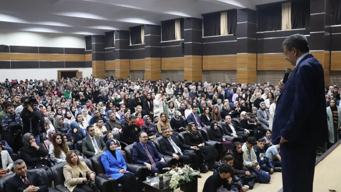 Ünlü Yazar İnanç'ın Söyleşisine Siirtliler Yoğun İlgi Gösterdi!