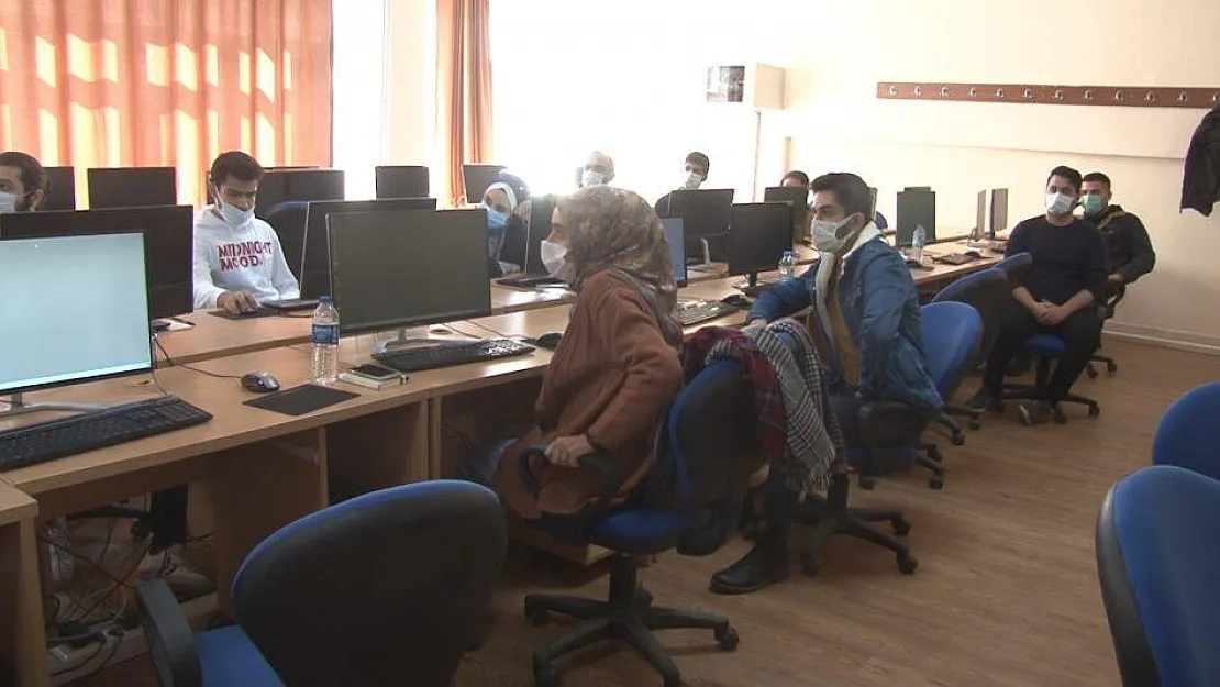 Siirt Üniversitesinde 'Uygulamalı Girişimcilik Eğitimleri' Başladı