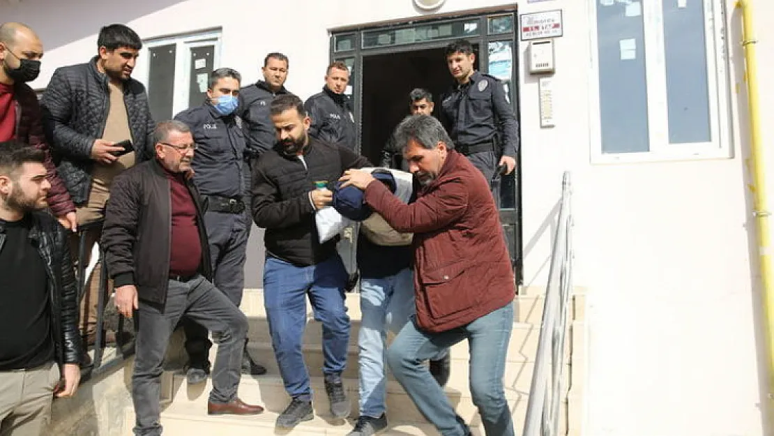 Uyuşturucu parası tartışmasında anne babasına kurşun yağdırdı