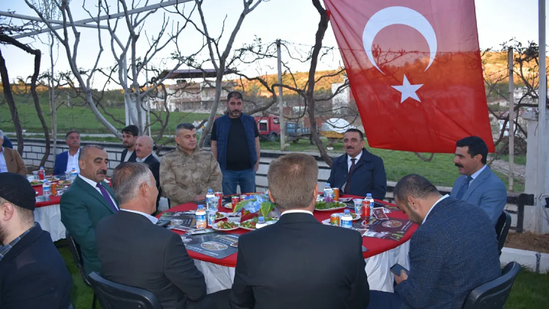 Vali Hacıbektaşoğlu, Atabağı Beldesinde Vatandaşlarla Bir Araya Geldi