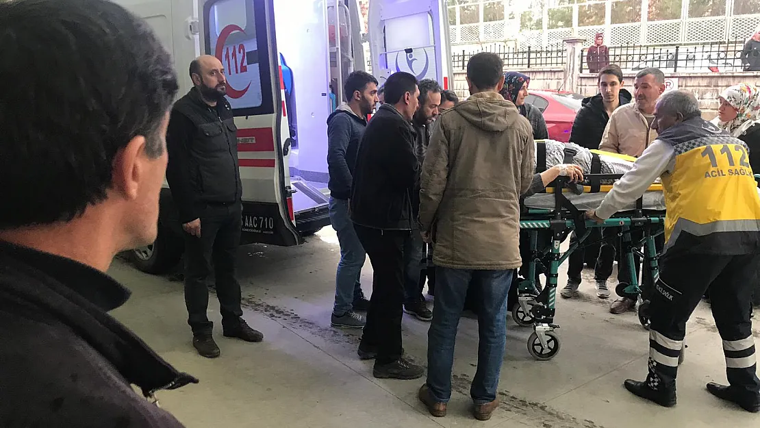 Siirt'te iki araç çarpıştı: 3'ü ağır 5 yaralı