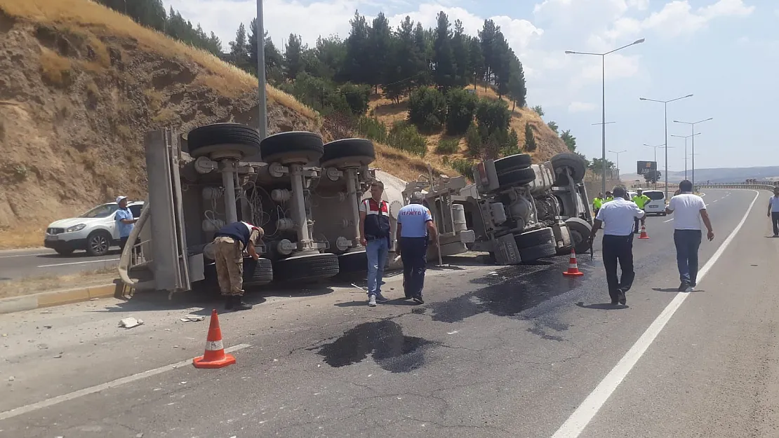 Beton mikseri devrildi: 1 yaralı