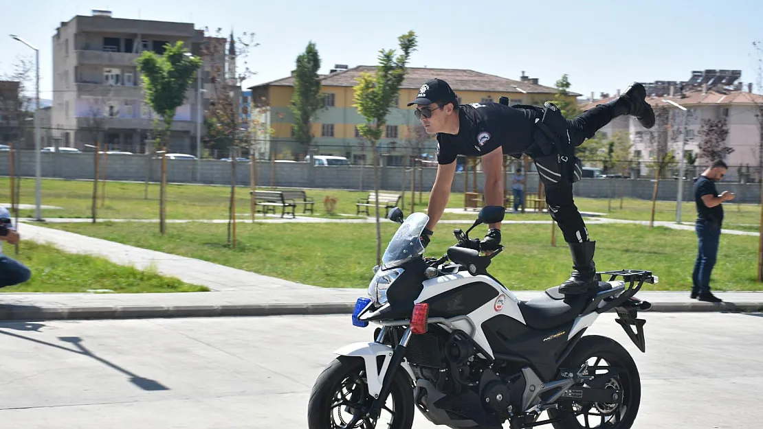 Siirt'te Yunus Polisleri Şov Yaptı