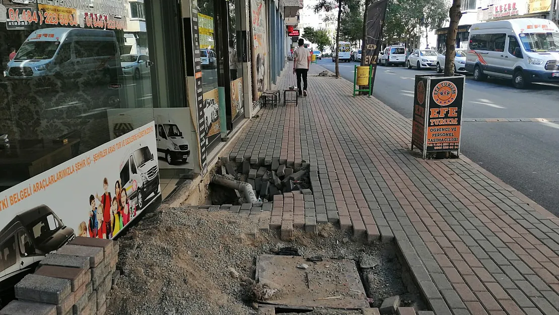 Belediye Kazıp Bıraktı!