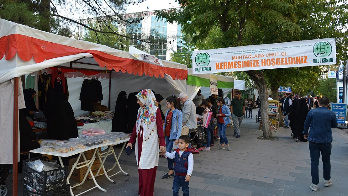 Umut Kervanı'ndan Muhtaç Aileler Yararına Kermes