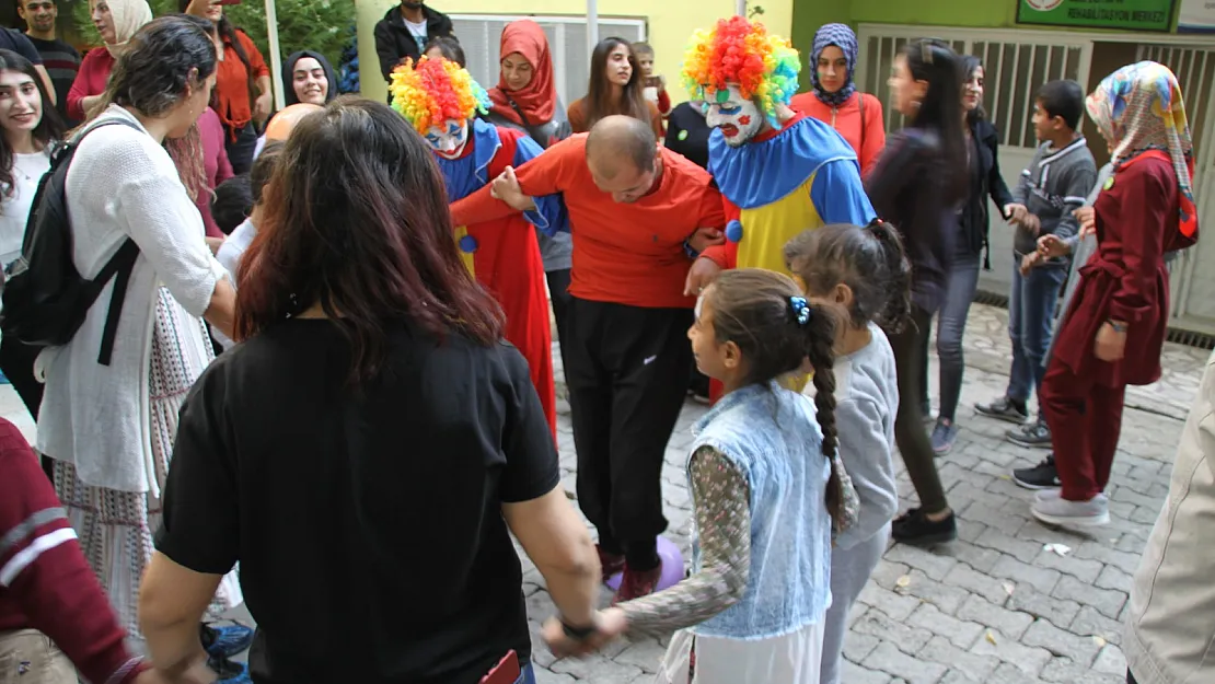 Engelli Çocuklara Unutamayacağı Gün Yaşattılar