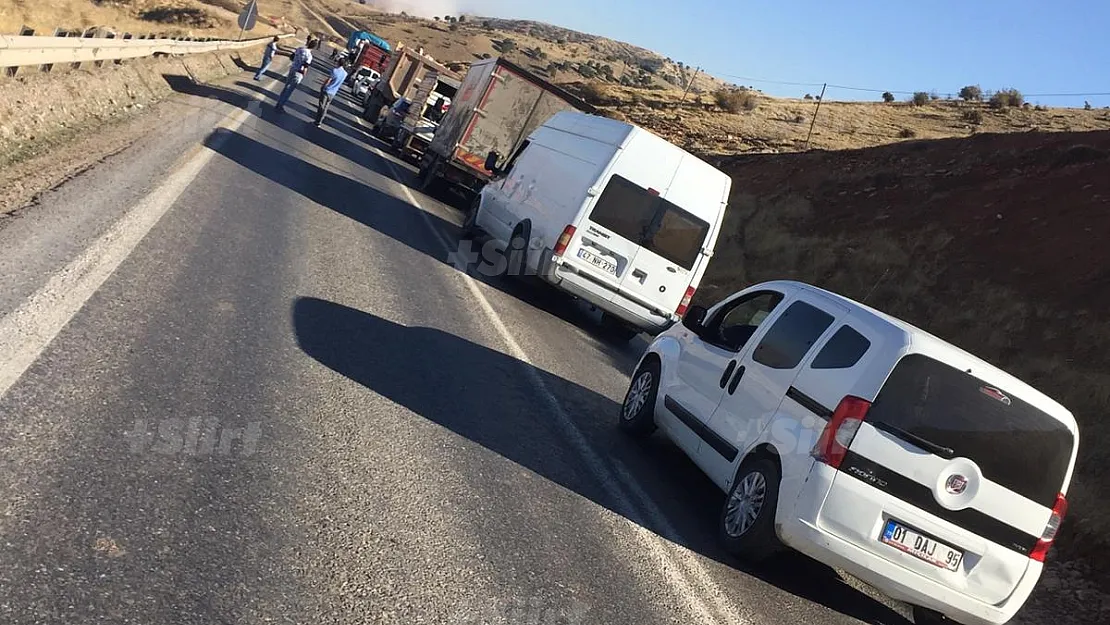 Siirt'te Patlatılan Dinamitler Trafiği Durdurdu