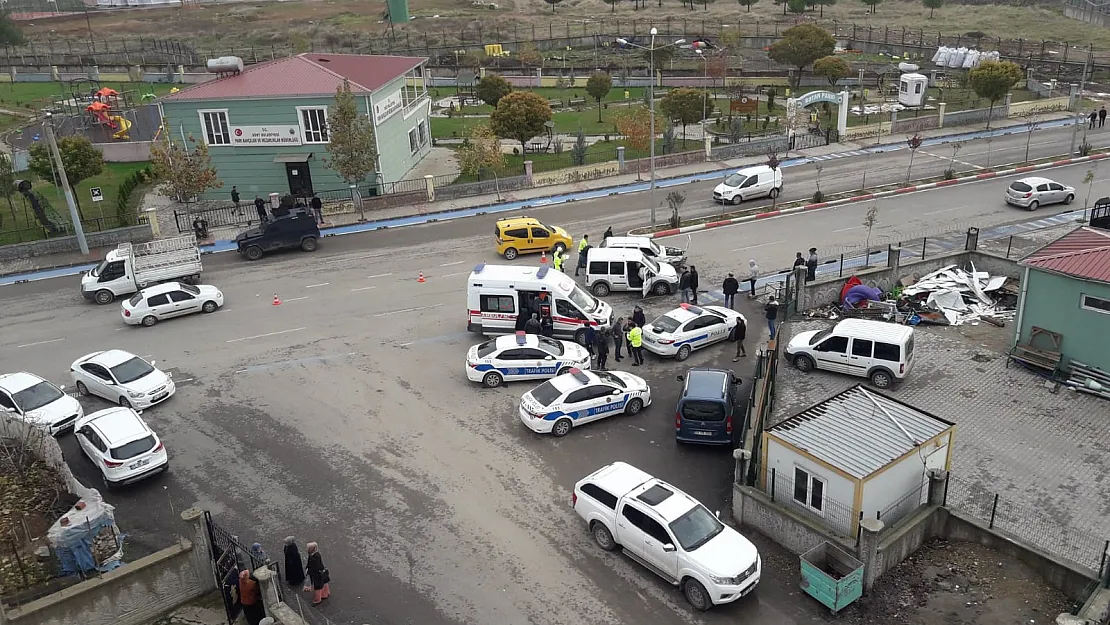 Polis otosu ile Otomobil  Çarpıştı: 1 Yaralı