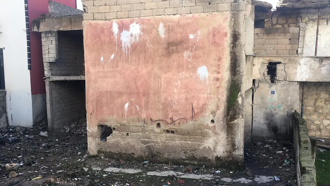 Siirt'te Mahalle Muhtarı Uyuşturucu  Kullanıcıları Yüzünden Mahalleyi Terk Etti