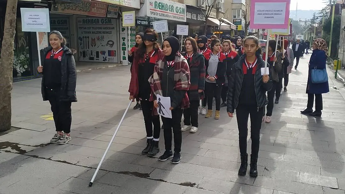 Siirt'te Lise Öğrencilerinden Yürüyüş