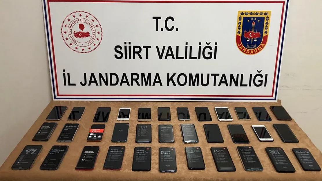 Siirt'te Gümrük Kaçağı 34 Adet Telefon Ele Geçirildi