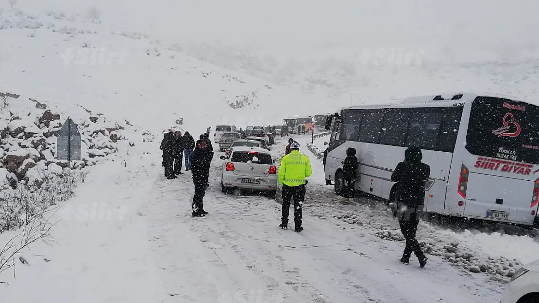 Siirt - Kurtalan Yolu Felç Oldu, Onlarca Araç Yolda Kaldı