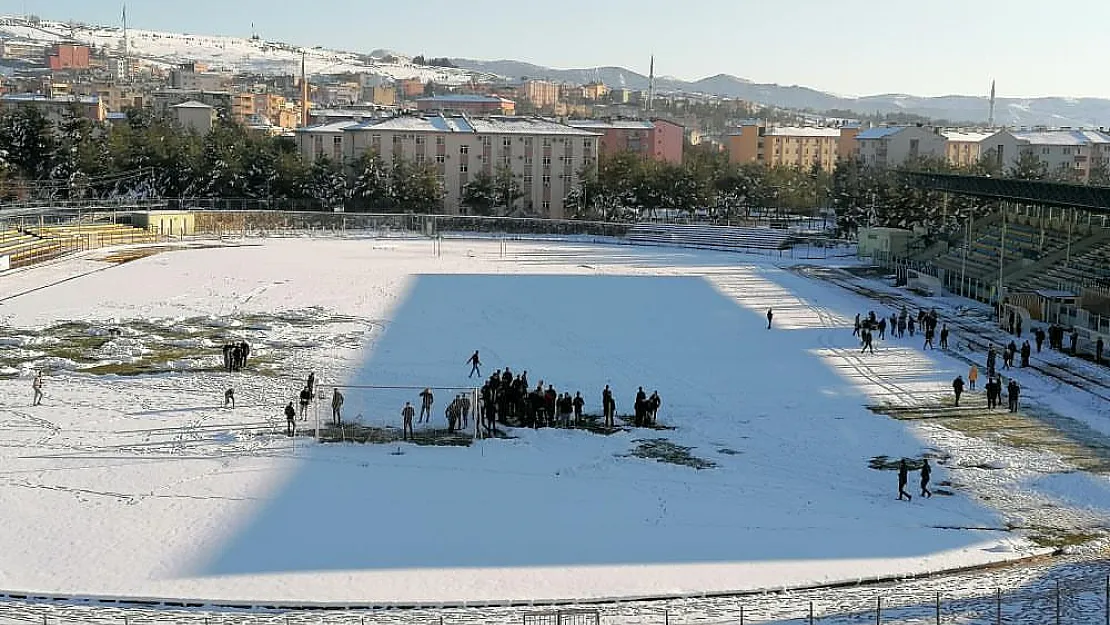 Siirt Spor Maçı İçin Kar Temizleme Çalışması