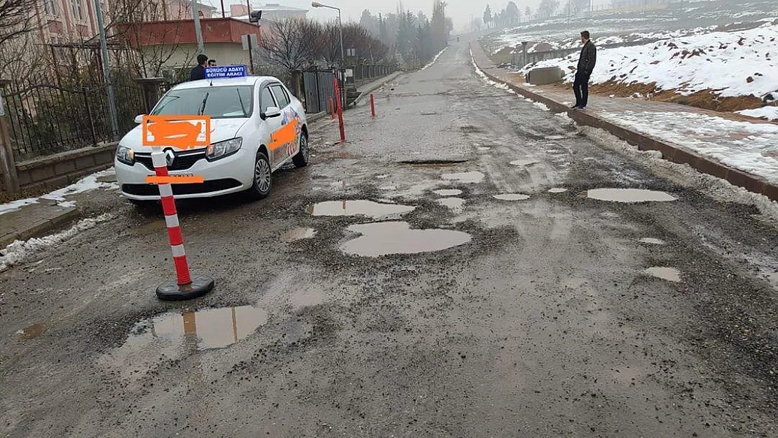 Siirt'te Sürücü Adaylarının Eğitim Gördüğü Yol İçler Acısı