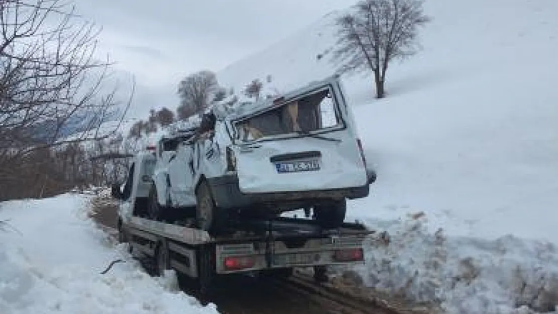 Siirt'te Çığ Altında Kalan Araç Çıkarıldı