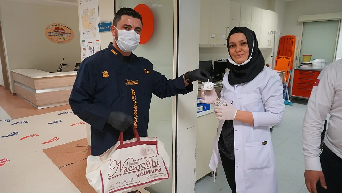 Nacaroğlu'ndan Sağlık Çalışanlarına Baklava İkramı